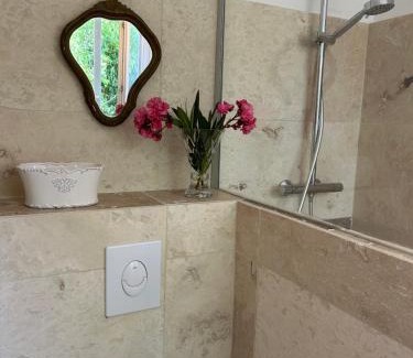 Guiselle Apartment | Casa Eugénie l'appartement de tante Madeleine vue sur les montagnes