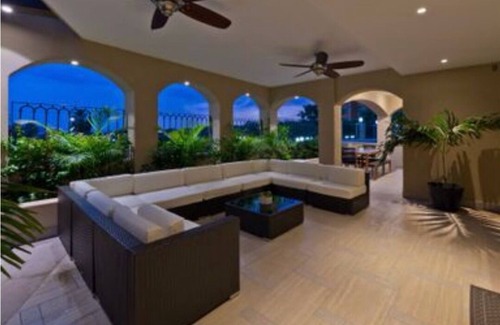Cabo Bello House | Casa Famlee - A Duplex House (sleeps 8) with Pool & Hot Tub in Cabo San Lucas!