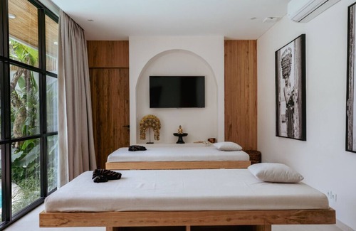 Sayan Villa | Casa Felice: A Secluded 4-Bed Oasis with Pool, Spa & Designer Interiors