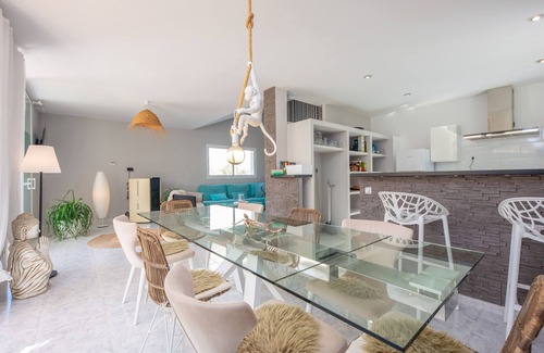 Provensals Villa | Casa Feliz - Five Bedroom Villa, Sleeps 6