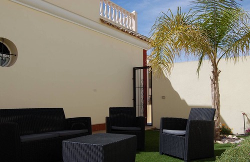 Almoradi House | Casa Feliz: House with a beautiful garden!