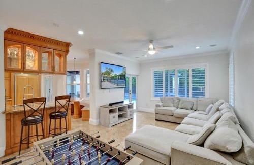 Kendale Lakes Villa | Casa Fina Miami Near Beaches