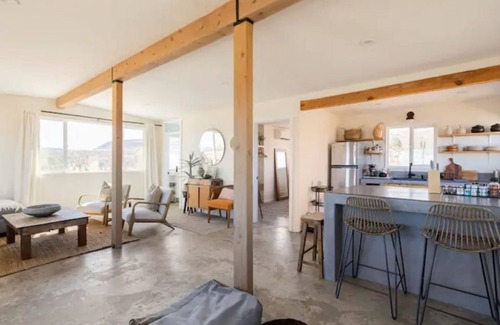 Yucca Valley Cabin | Casa Flamingo | Cozy Cabin with Views | 5 Acres