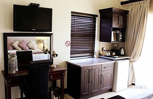 Silver Lakes House | Casa Flora Guesthouse