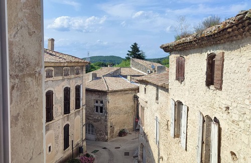 Saint-Paul-Trois-Chateaux Apartment | Casa Augusta, Marché aux Truffes -drôme Provençale