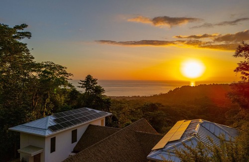 Uvita Villa | Casa Frenchie: Luxury Oceanview Jungle Villa 12pp