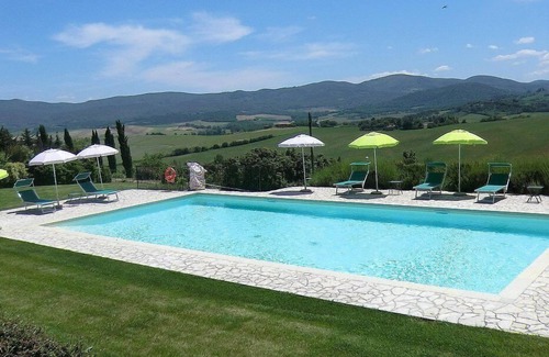 Lano House | Casa Gelso A: A cozy and welcoming two-story apartment that is part of an ancient country house in the characteristic style of the Tuscan countryside, with Free WI-FI.