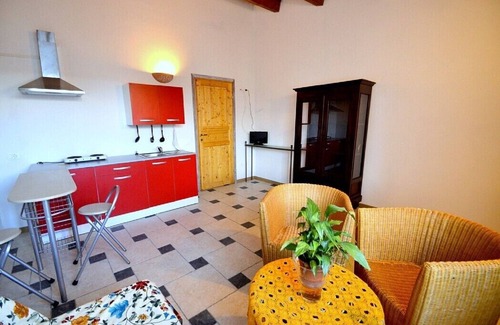 Pieve Salutare House | Casa Girotondo A: A welcoming apartment situated in a quiet location, a few minutes from the town center, with Free WI-FI.