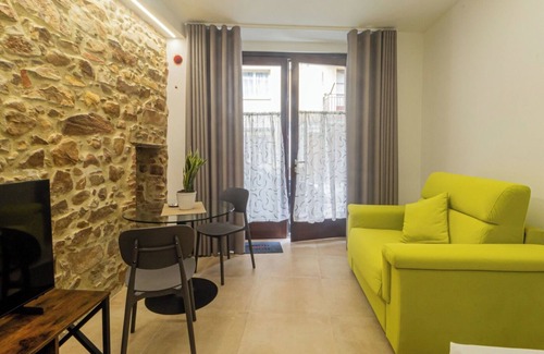 Castelbuono House | Casa Giuara -Radici Ground floor studio apartment 5 minutes walk from the historic center