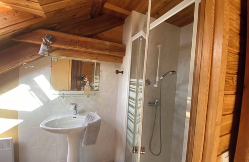 Molines-en-Queyras Bed & Breakfast | CASA-Gondolier Loft chambre pour 7 personnes