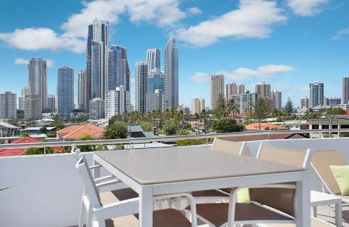 Surfers Paradise House | Casa Grande On The Water