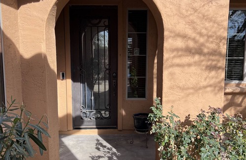 Casa Grande House | Casa Grande retreat 10 min from downtown, with a pool