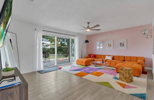 Florida Central Atlantic Coast House | Casa Groovy - Next to Universal