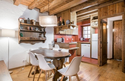 Unha Ski Chalet | Casa Guineu Cozy 3-story house in the beautiful town of Unha