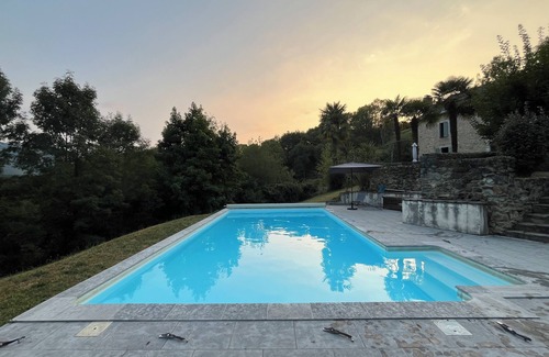 Montaut House | Casa Hourquet: nature, pool and the Pyrenees