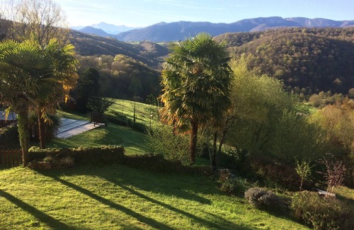 Montaut House | Casa Hourquet: nature, pool and the Pyrenees