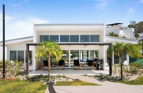 Santa Cruz Villa | Casa Howler | Your Dream Oasis Awaits!
