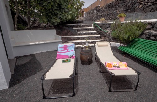 Masdache House | Casa Ico Lanzarote. House on volcanic lava flow in a natural space.