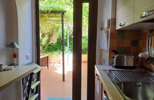 San Lorenzo Apartment | Casa Il Patio: 2 bedrooms-2 bathrooms in the heart of Florence with garden