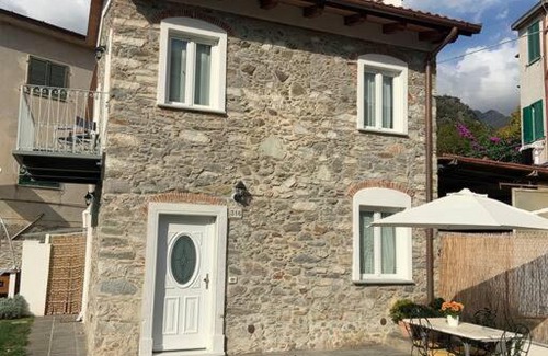 Pietrasanta Apartment | Casa in pietra in antico borgo vicino al centro