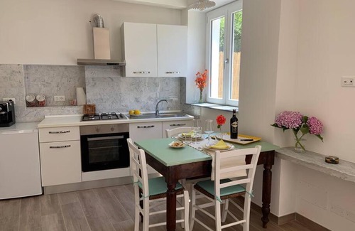 Pietrasanta Apartment | Casa in pietra in antico borgo vicino al centro