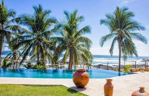 Petacalco House | Casa Irekua | Luxury beachfront retreat