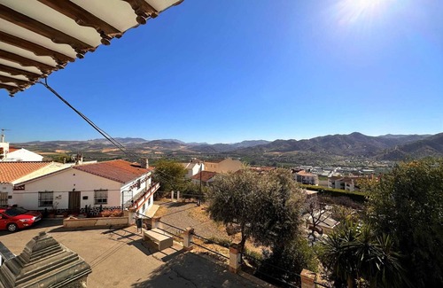 Alora Apartment | Casa Juan María,¡ A tan sólo 21 minutos del Caminito del Rey, 12.8 Km x MA-5403