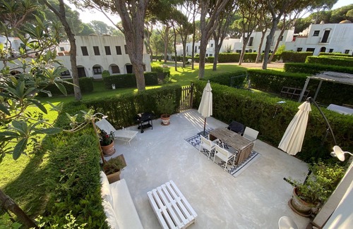Pals Cottage | Casa Julia, a charming cottage with a shared pool and lots of space