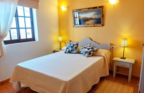 Barlovento House | Casa La Roseta: terrace, sea views and shared pool