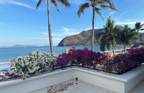 Manzanillo House | Casa Lang 4 BR/Bath pool on flat calm beach steps to restaurants in secure area.