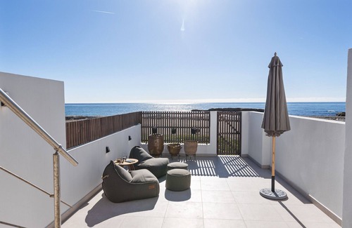 Bahia Dorada Ski Chalet | Casa Leon - Beachfront Townhouse