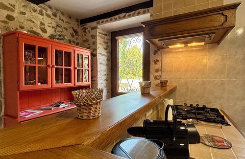 Naves House | Casa Les Combes - Maison typique climatisé avec jardin