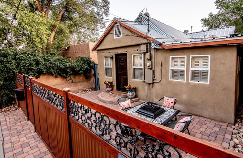 Downtown Albuquerque House | Casa Lia walking distance to Old Town