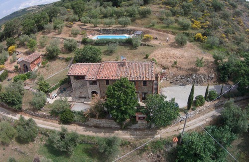 Panicale Apartment | CASA LORENZO ~ ROSMARINO. Stunning peaceful farmhouse apt with pool. 2~4 people