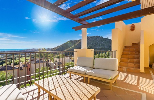 Benahavis Apartment | Casa Los Arqueros - 2bd duplex with amazing views!