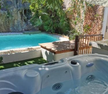Sainte-Maxime Apartment | Casa Louise - Piscine et jacuzzi privatifs