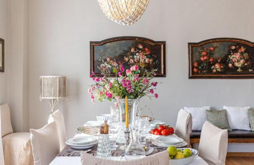 Lucca Historical Center Apartment | Casa Luca, THE 1500S PALACE TERRACE APARTMENT IN LUCCA, Air Conditioning Wifi Views