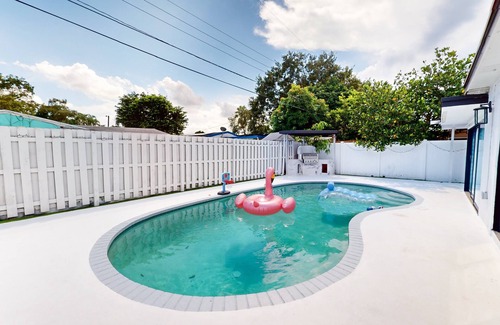 Driftwood House | Casa Lucia 5 Bedroom Home with Pool Near Hard Rock Casino