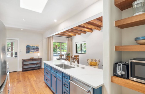 Historic Eastside House | Casa Lucia - Walk to Plaza, Outdoor Living, Gourmet Kitchen