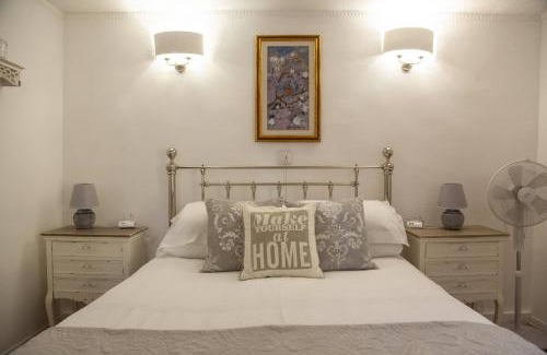 Mologno Villa | Casa Luna - Private Cottage -Exclusive Private Garden