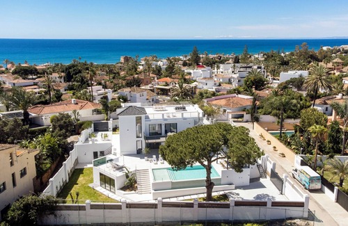 Urbanizacion Marbessa Villa | Casa Luna Spa - new modern and luxurious villa beach side Marbella!