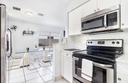 Hallandale Beach Apartment | Casa Luna | Tropical Pool | Minutes to the Beach