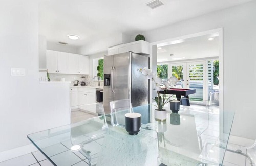 Hallandale Beach Apartment | Casa Luna | Tropical Pool | Minutes to the Beach