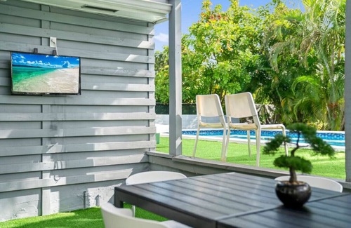 Hallandale Beach Apartment | Casa Luna | Tropical Pool | Minutes to the Beach