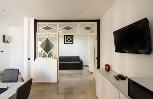 Municipio 3 Apartment | Casa Lungomare IX Maggio by Wonderful Italy