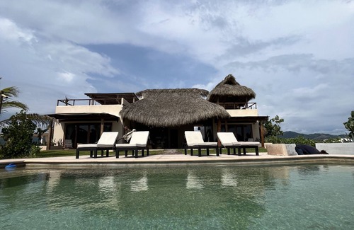 San Pedro Mixtepec Villa | Casa Lyuu - Tropical Beachfront Villa - Your Perfect Getaway in Puerto Escondido