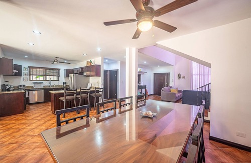 Barrio Los Villalobos House | Casa Macaw, Beachfront, 4 bedroom house gated secure with pool