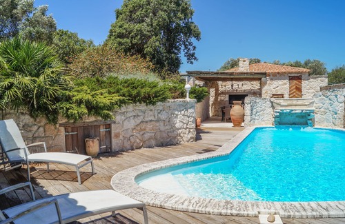 Bonifacio House | Casa Maestra, charming house with heated swimming pool