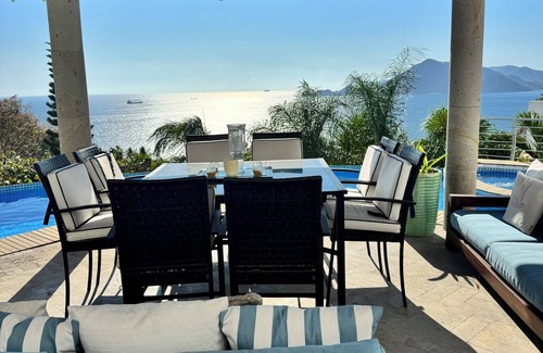 La Punta House | CASA MAR. Spectacular with view to two bays. Swimming pool and outdoor Jacuzzi.