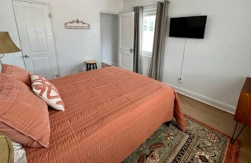 Nob Hill House | Casa Margarita – Adobe bungalow in the heart of Nob Hill